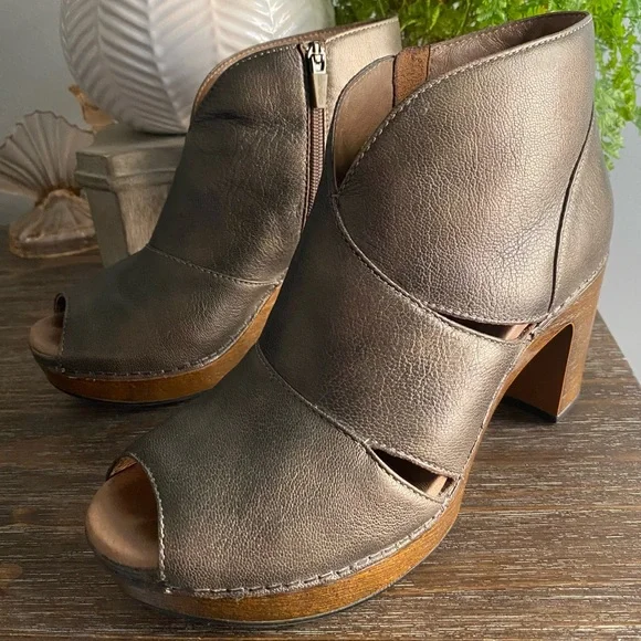 Dansko Delphina Leather Platform Peep Toe Block Heel Clog Booties 38 Aged Bronze - Picture 5 of 16